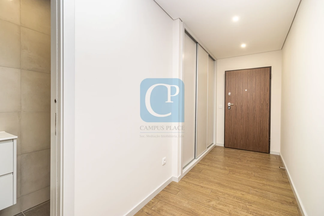 Apartamento T3 para Venda em Cedofeita, Santo Ildefonso, Sé, Miragaia, São Nicolau e Vitória Foto 1