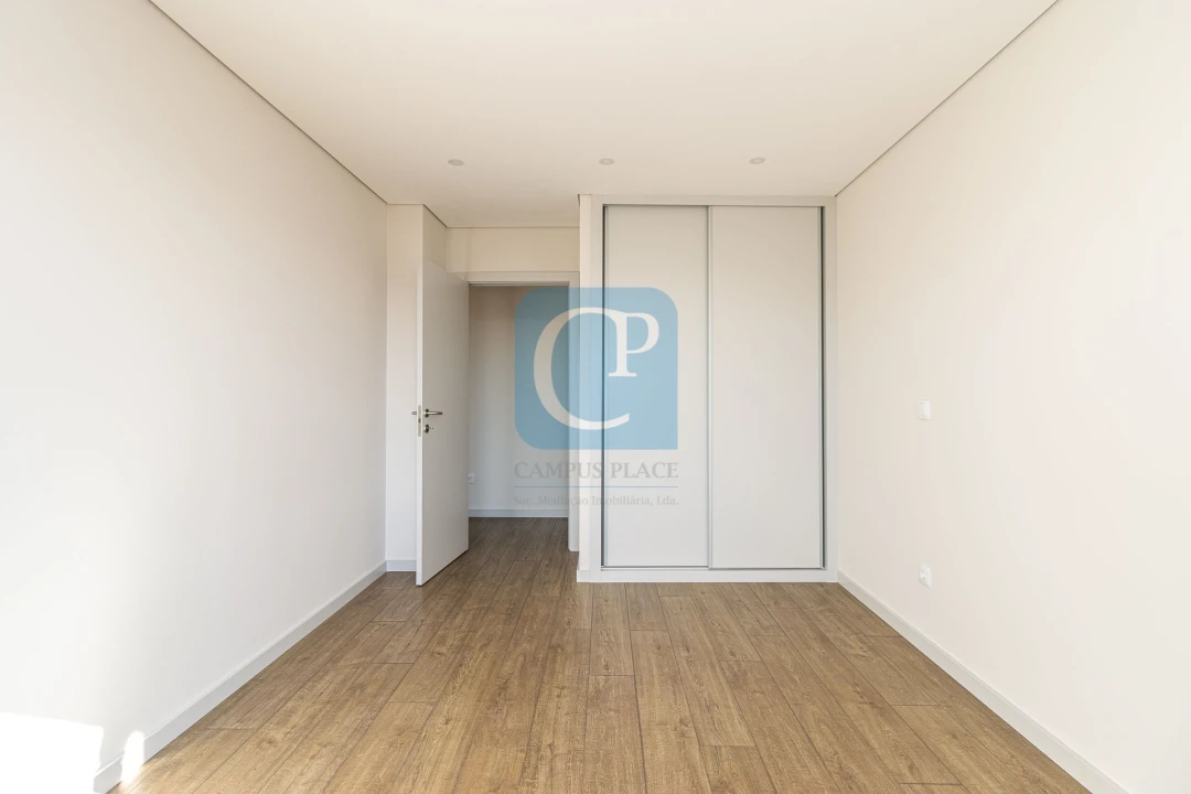Apartamento T3 para Venda em Cedofeita, Santo Ildefonso, Sé, Miragaia, São Nicolau e Vitória Foto 4