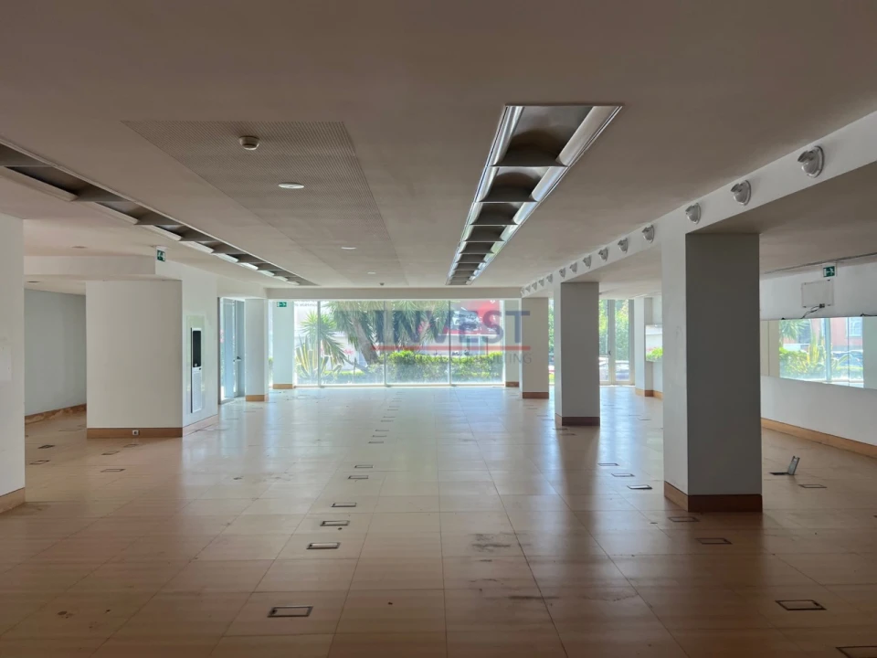 Loja para Arrendamento em Paranhos Foto 1