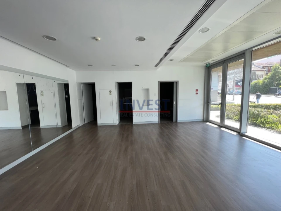 Loja para Arrendamento em Paranhos Foto 18