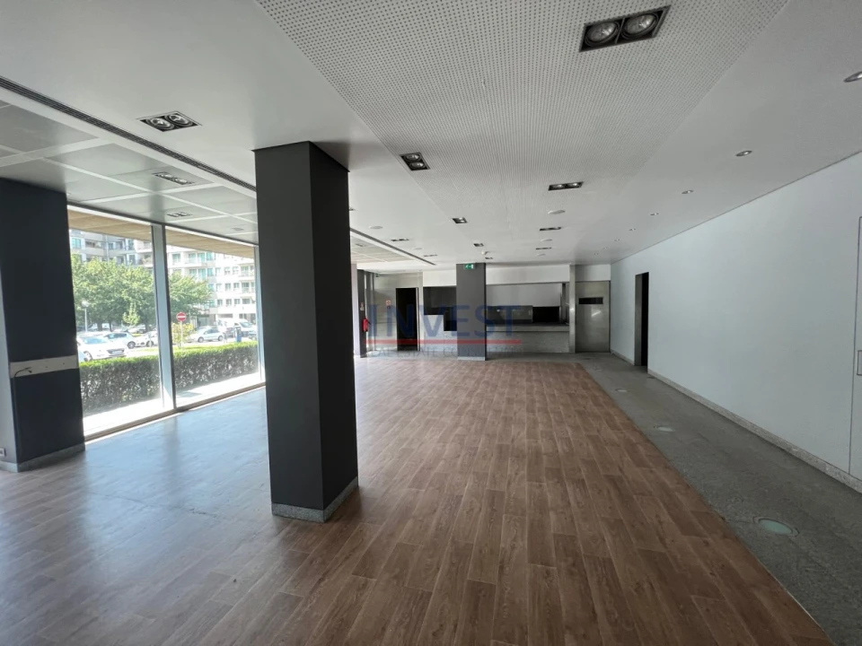 Loja para Arrendamento em Paranhos Foto 20