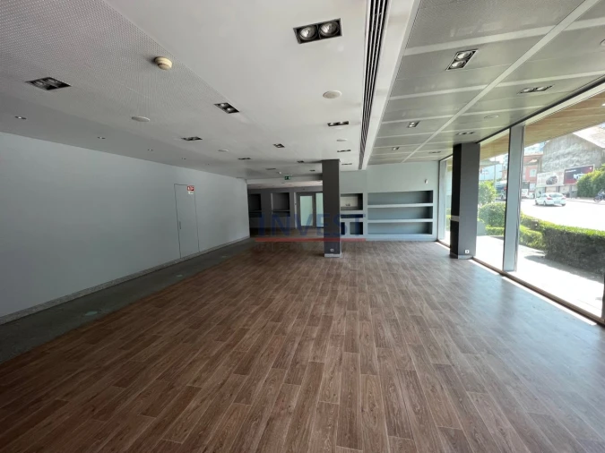 Loja para Arrendamento em Paranhos Foto 2