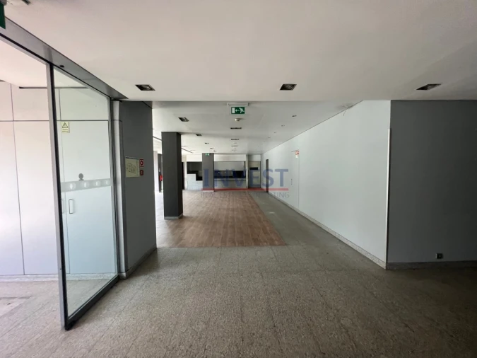 Loja para Arrendamento em Paranhos Foto 19