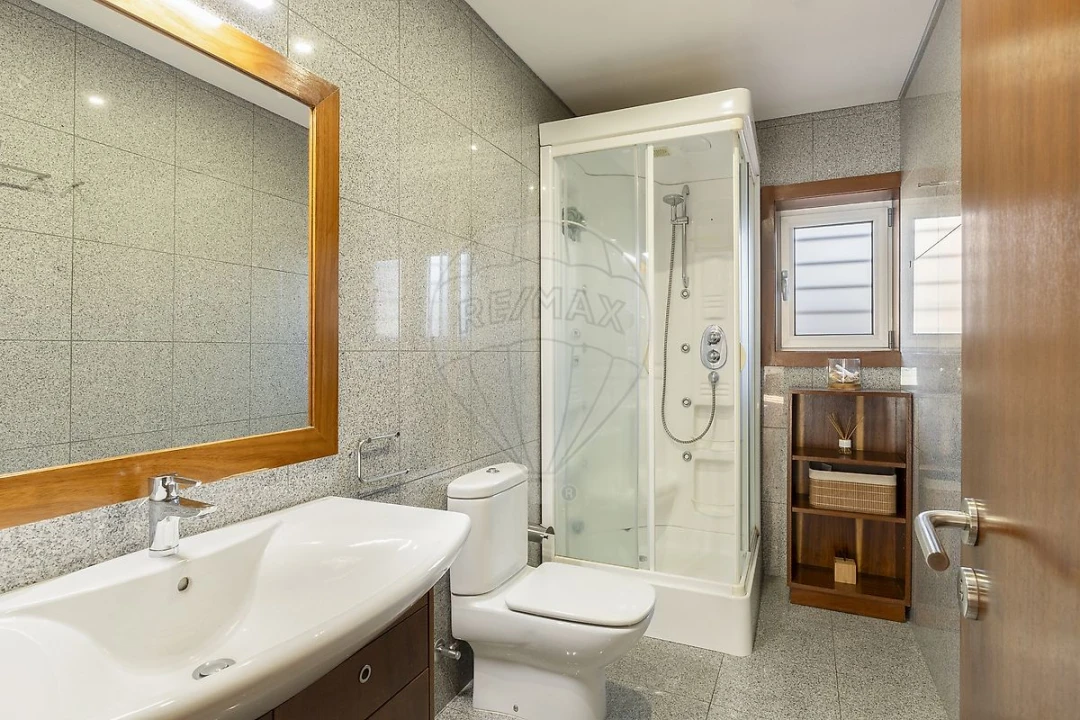 Moradia T4 para Venda em Mindelo Foto 14