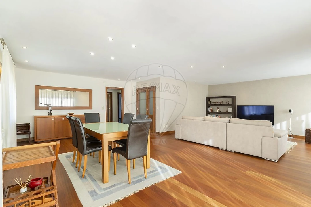 Moradia T4 para Venda em Mindelo Foto 7