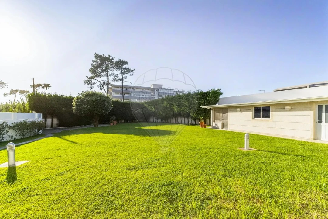 Moradia T4 para Venda em Mindelo Foto 1