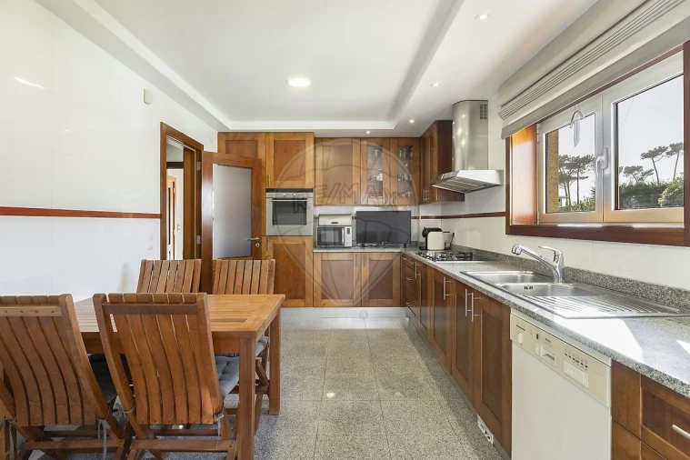 Moradia T4 para Venda em Mindelo Foto 13