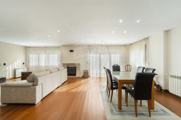 Moradia T4 para Venda em Mindelo Foto 5