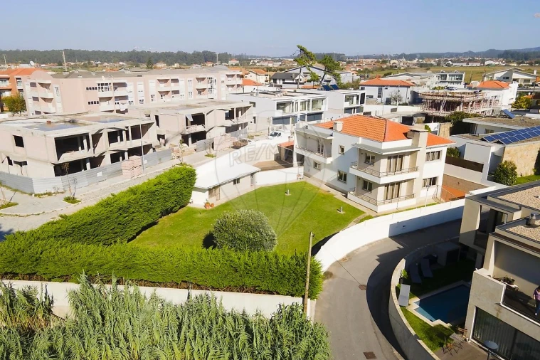 Moradia T4 para Venda em Mindelo Foto 2