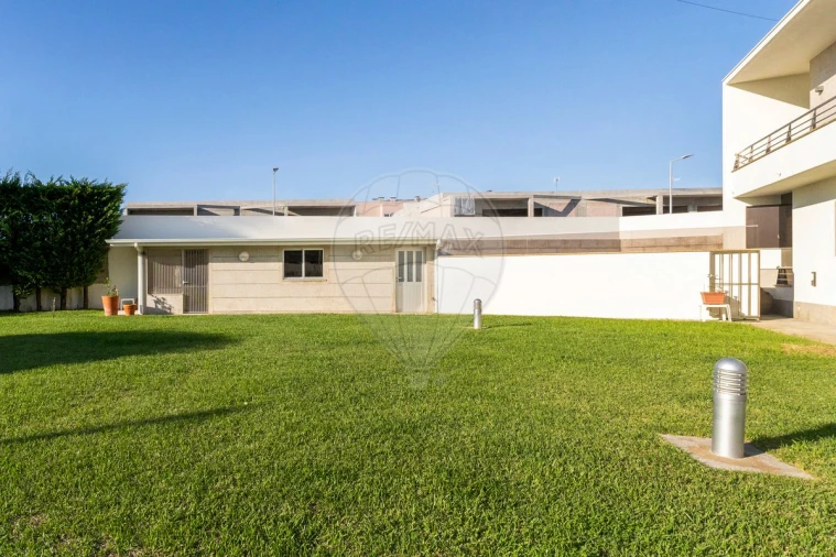 Moradia T4 para Venda em Mindelo Foto 30