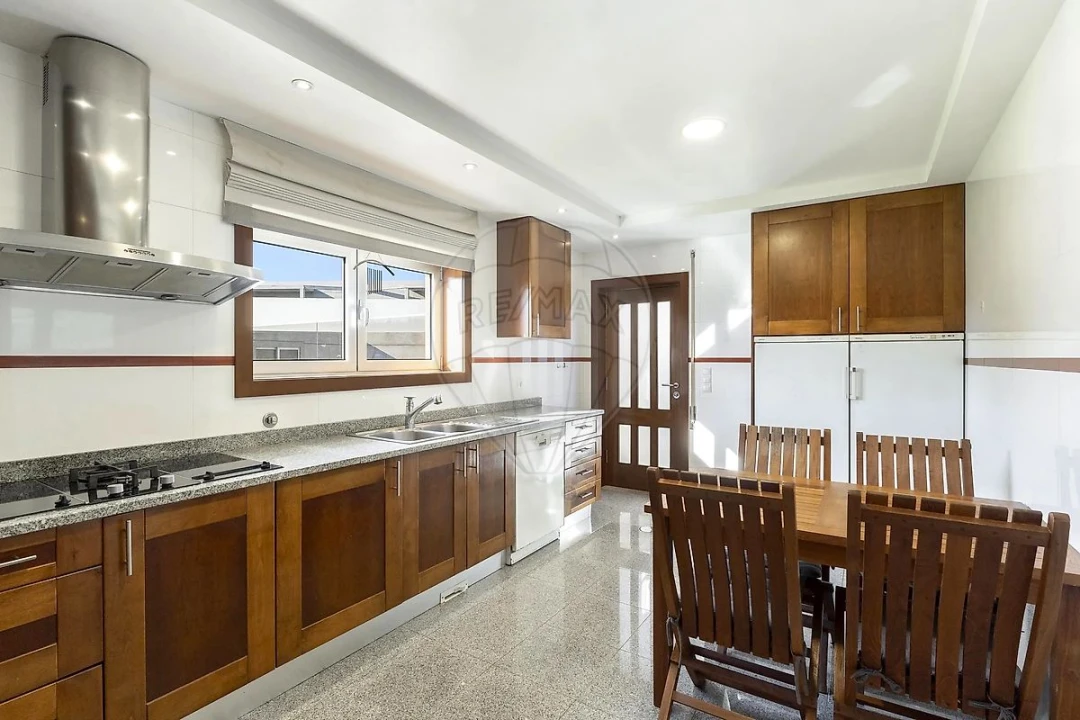 Moradia T4 para Venda em Mindelo Foto 12