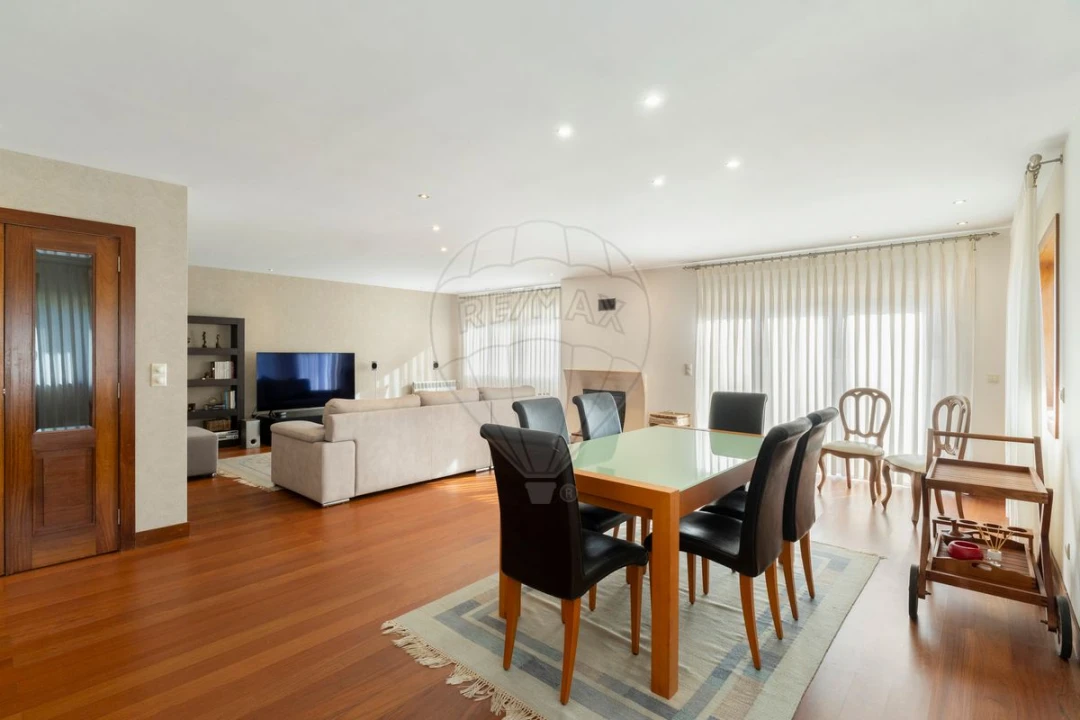 Moradia T4 para Venda em Mindelo Foto 6