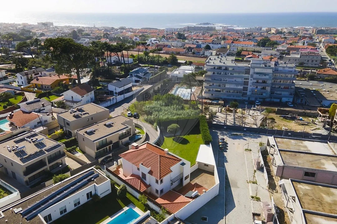 Moradia T4 para Venda em Mindelo Foto 34