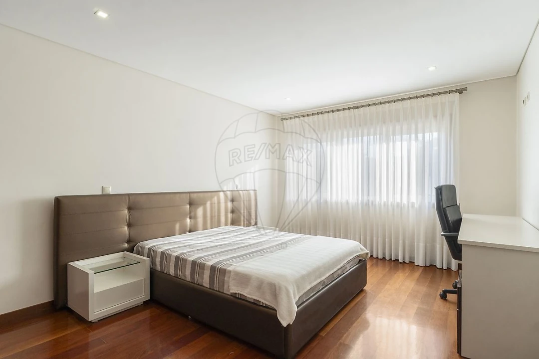 Moradia T4 para Venda em Mindelo Foto 20