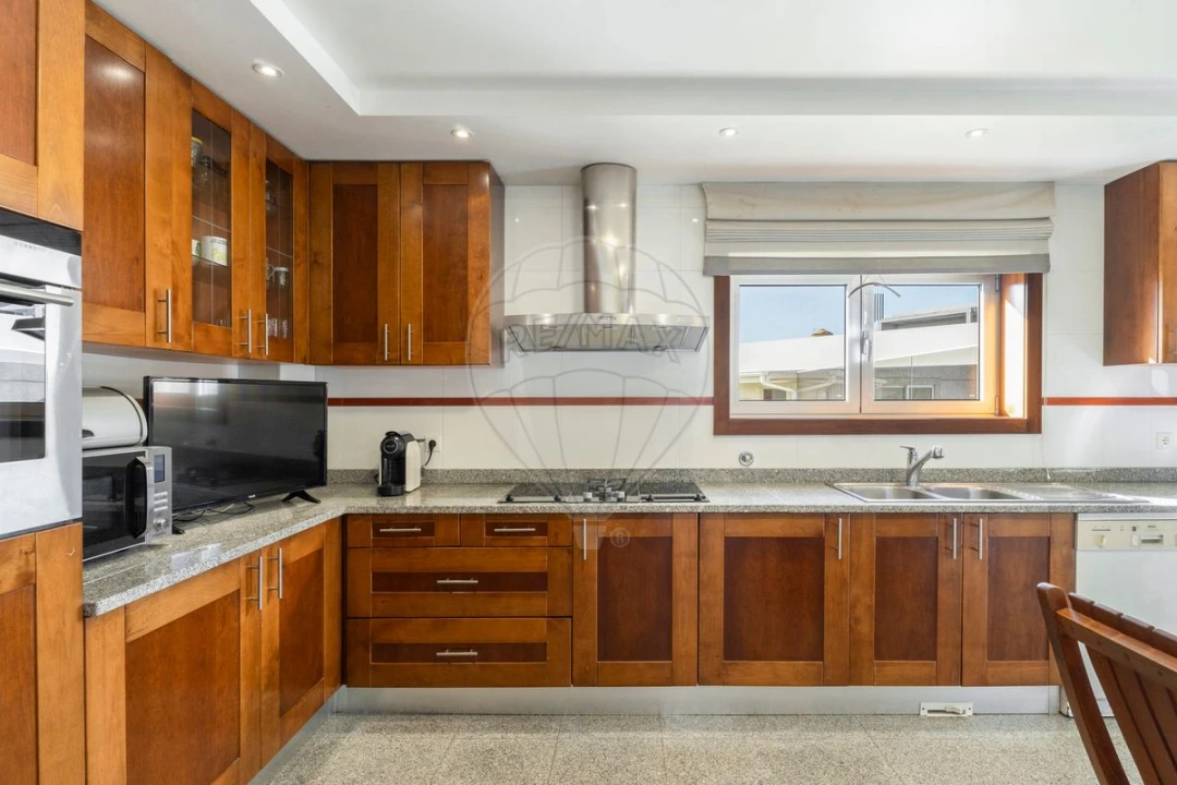 Moradia T4 para Venda em Mindelo Foto 11