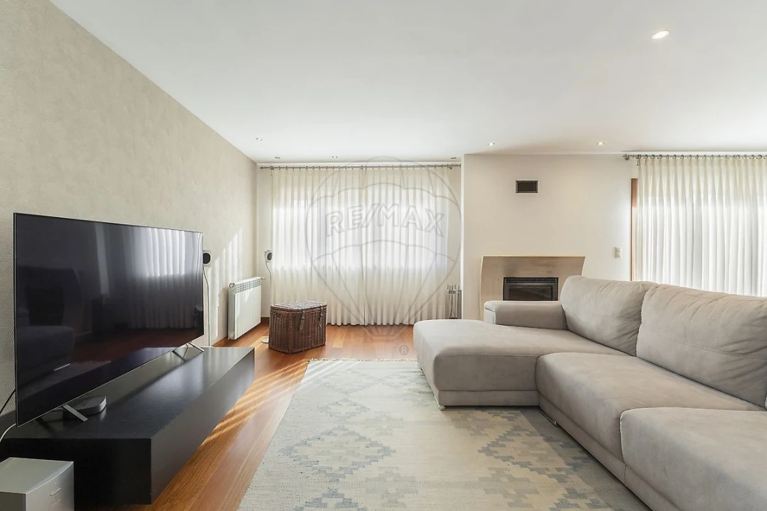 Moradia T4 para Venda em Mindelo Foto 9