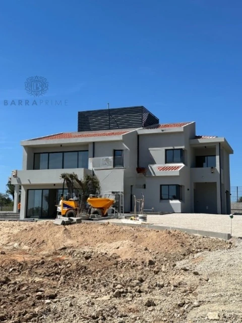 Moradia T7 para Venda em Quarteira