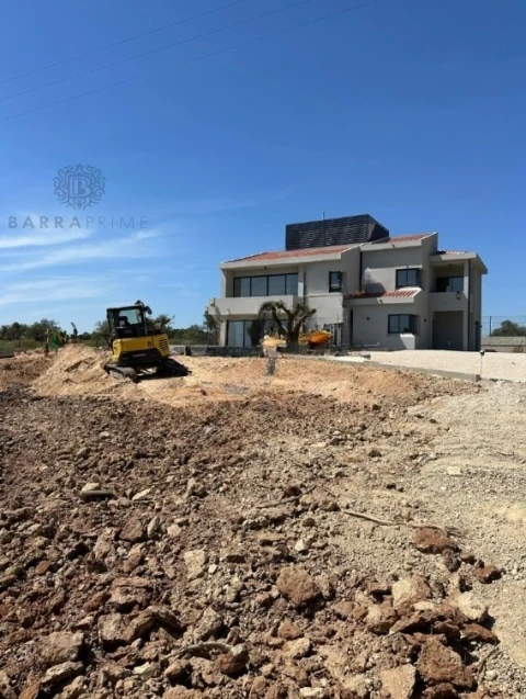 Moradia T7 para Venda em Quarteira
