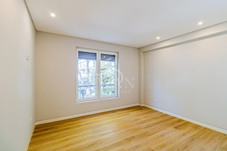 Apartamento T3 para Venda em Carcavelos e Parede Foto 58