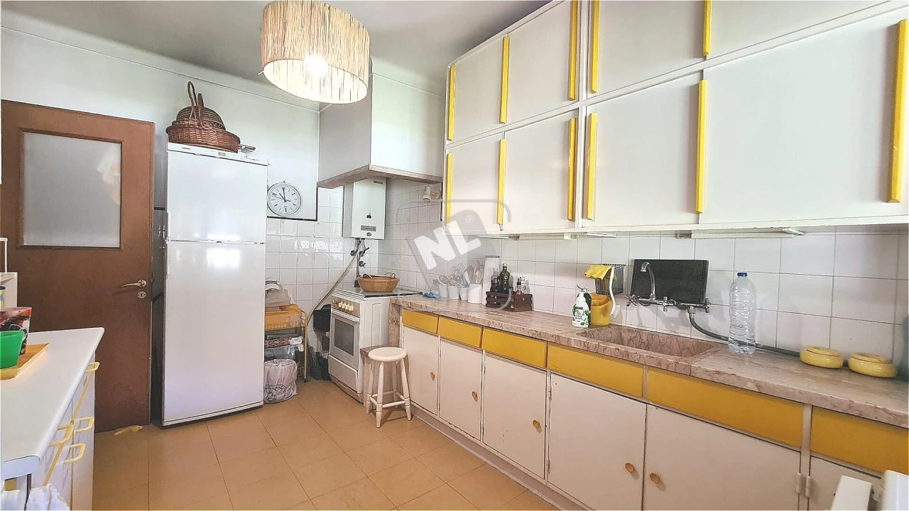 Moradia T6 para Venda em Colares Foto 44