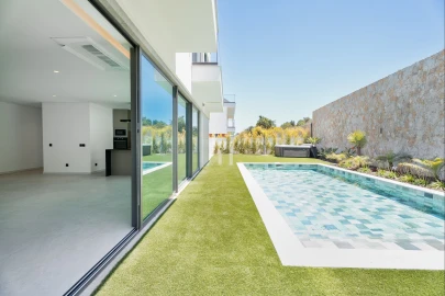 Moradia T4 para Venda em Albufeira e Olhos de Água