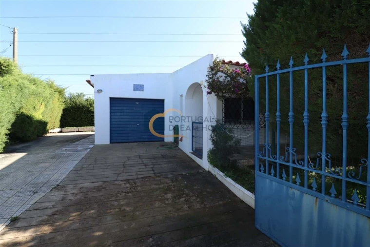 Moradia T4 para Venda em Guia Foto 12