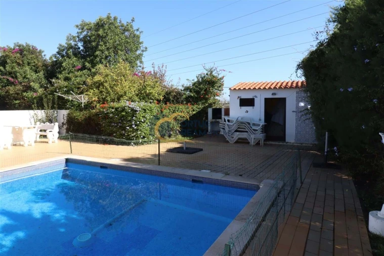 Moradia T4 para Venda em Guia Foto 4