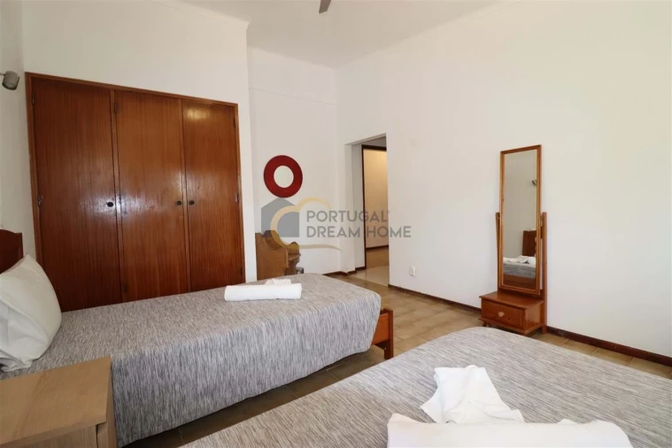 Moradia T4 para Venda em Guia Foto 43