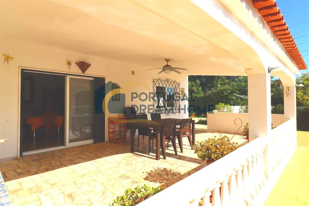 Moradia T4 para Venda em Guia Foto 18