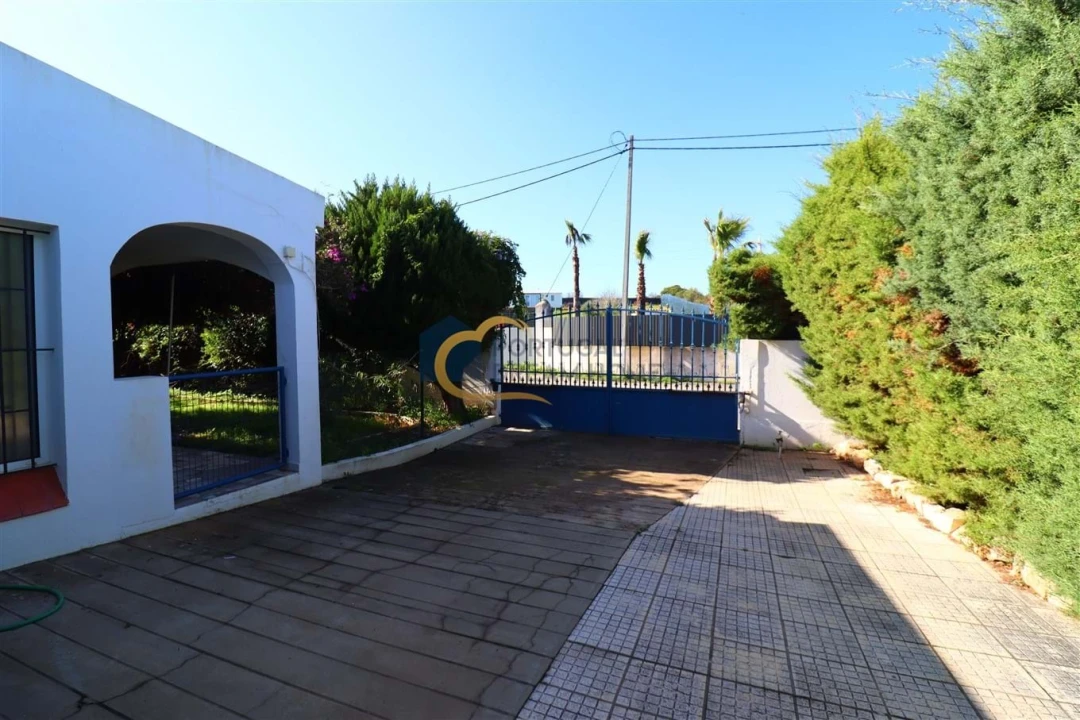 Moradia T4 para Venda em Guia Foto 14