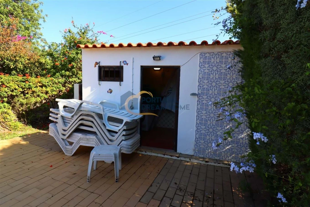 Moradia T4 para Venda em Guia Foto 50