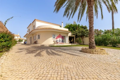 Moradia T0 para Venda em Loule (São Clemente)