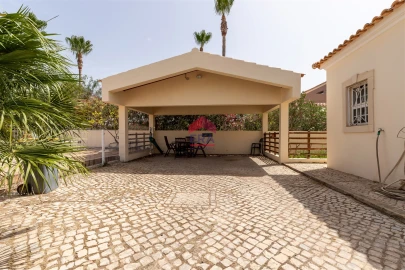 Moradia T0 para Venda em Loule (São Clemente)