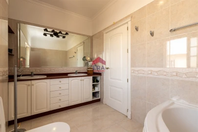 Moradia T0 para Venda em Loule (São Clemente)