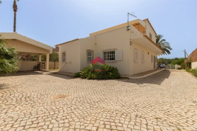 Moradia T0 para Venda em Loule (São Clemente)