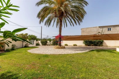 Moradia T0 para Venda em Loule (São Clemente)