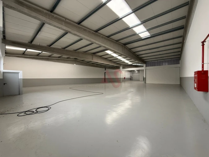 Armazém para Venda em Fermentões Foto 11