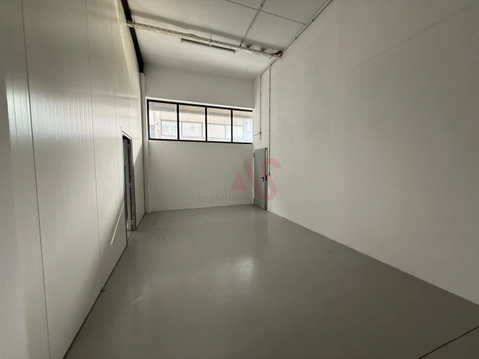 Armazém para Venda em Fermentões Foto 12