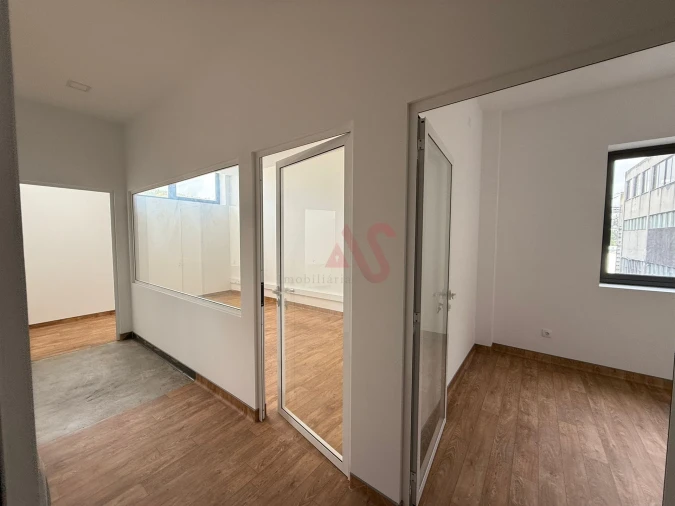 Armazém para Venda em Fermentões Foto 5