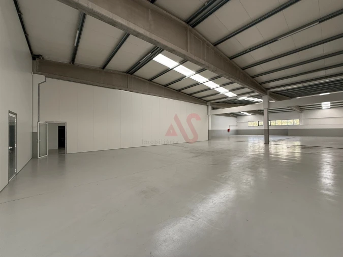 Armazém para Arrendamento em Fermentões Foto 3