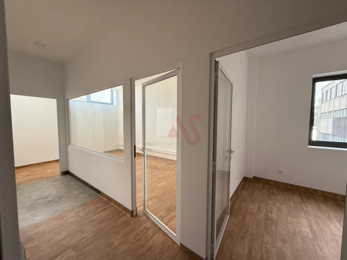 Armazém para Arrendamento em Fermentões Foto 5