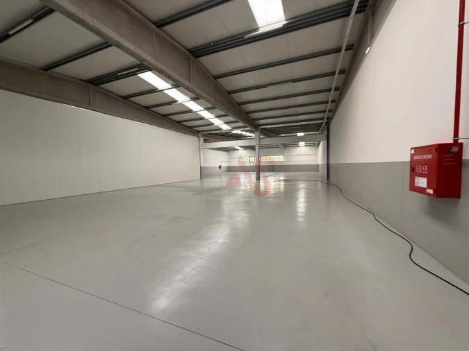 Armazém para Arrendamento em Fermentões Foto 4