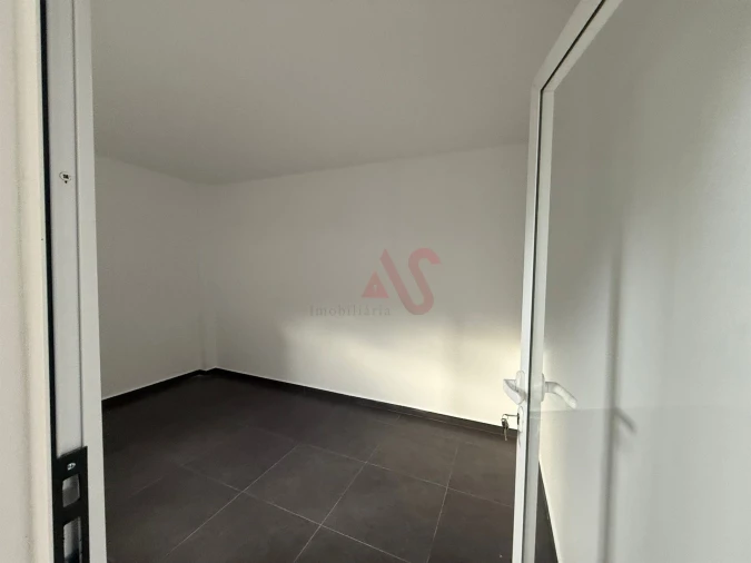 Armazém para Venda em Fermentões Foto 4