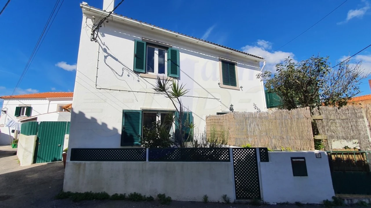 Moradia T2 para Venda em Colares Foto 1