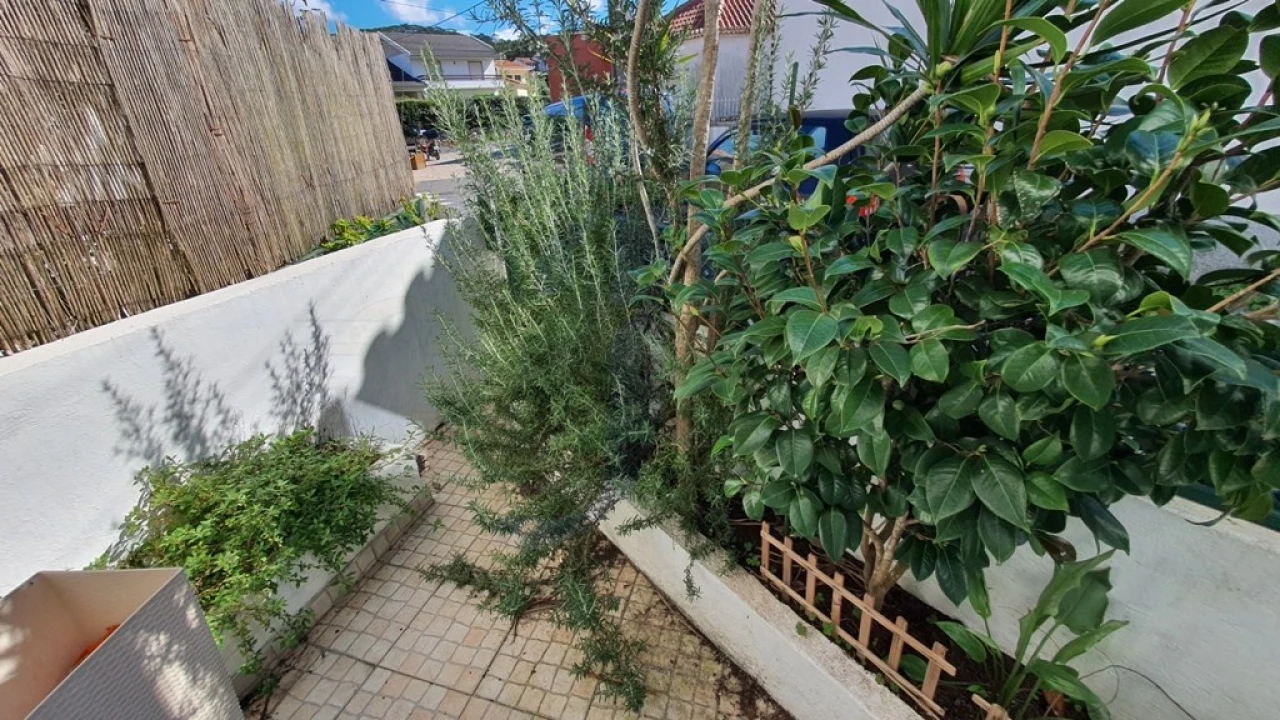 Moradia T2 para Venda em Colares Foto 2