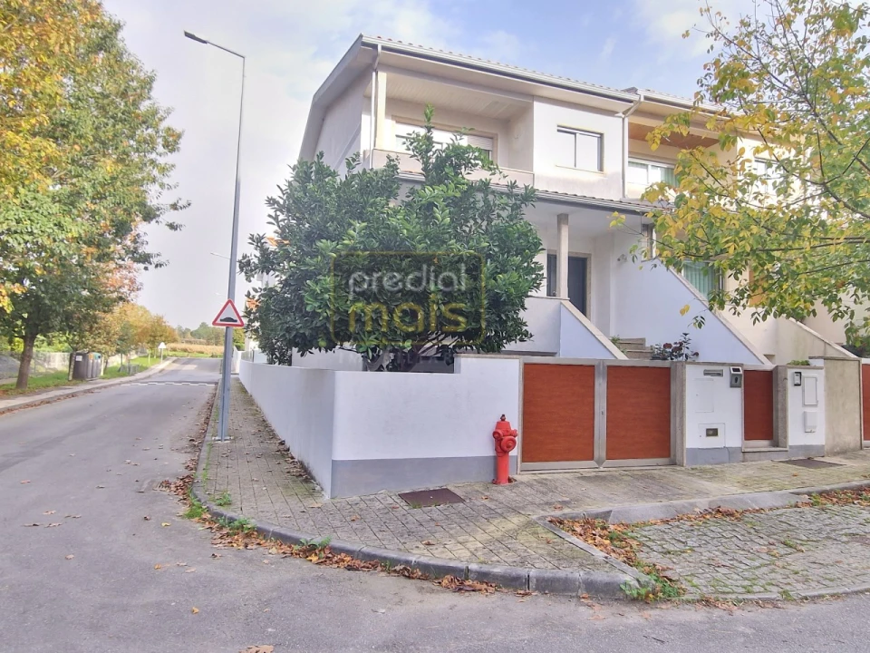 Moradia T3 para Venda em Landim Foto 18