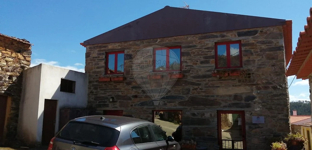 Moradia T4 para Venda em Sobreira Formosa e Alvito da Beira Foto 11