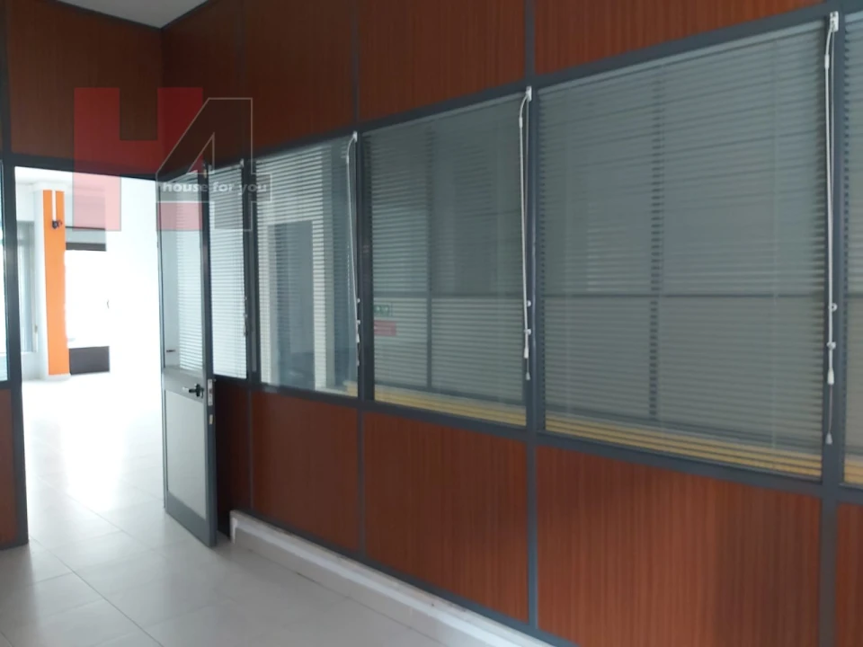 Loja para Venda em Sacavém e Prior Velho Foto 2