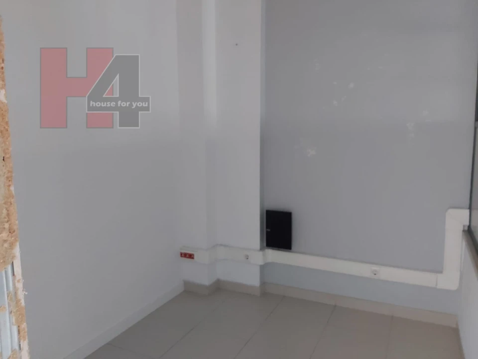 Loja para Venda em Sacavém e Prior Velho Foto 9