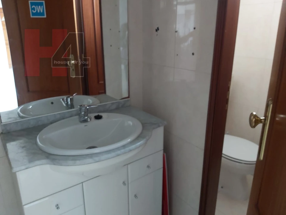 Loja para Venda em Sacavém e Prior Velho Foto 14